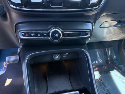Used 2023 Volvo XC40 Recharge Plus AWD/4WD image 13