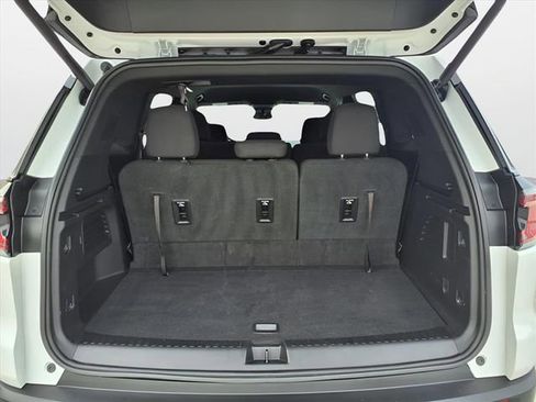 Used 2025 GMC Acadia Elevation image 25