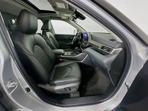Certified 2024 Toyota Highlander XLE image 29