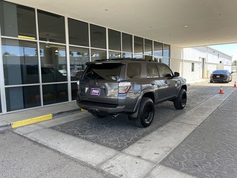 Used 2022 Toyota 4Runner SR5 AWD/4WD image 6