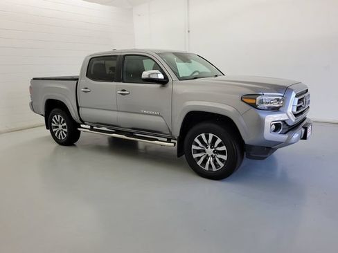 Used 2021 Toyota Tacoma Limited RWD image 4