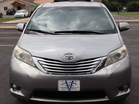 Used 2013 Toyota Sienna Limited w/ Premium Pkg AWD/4WD image 12