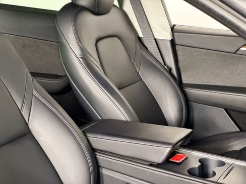 Used 2023 Tesla Model Y Performance image 40