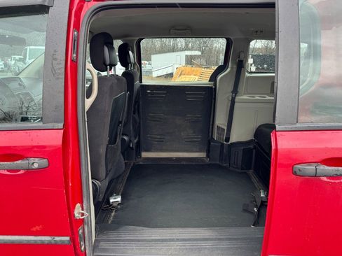 Used 2014 Dodge Grand Caravan SE image 17