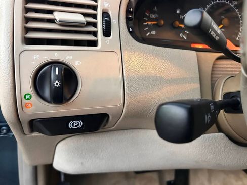 Used 1999 Mercedes-Benz E 320 4MATIC Wagon image 19