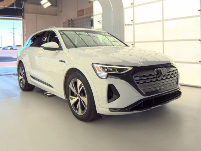Used 2024 Audi Q8 e-tron Premium AWD/4WD image 3