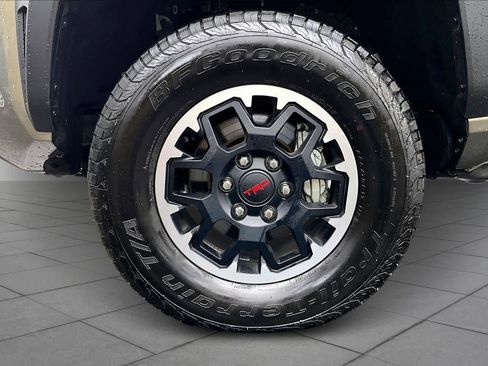 Certified 2025 Toyota Tacoma TRD Off-Road image 10