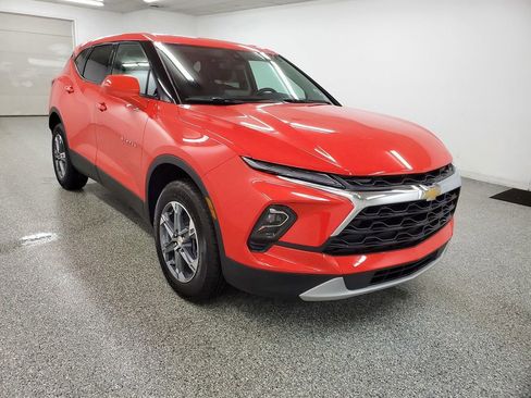 Used 2025 Chevrolet Blazer LT FWD image 3