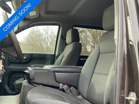 Used 2020 Chevrolet Silverado 2500 Custom w/ Custom Value Package image 3