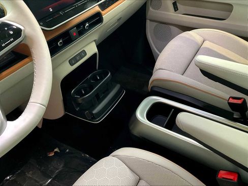 New 2025 Volkswagen ID. Buzz 1st Edition image 14