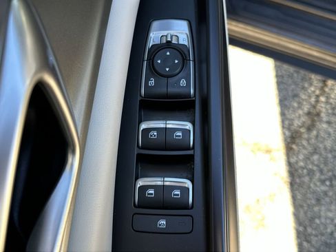 Used 2023 Kia Carnival LX image 13