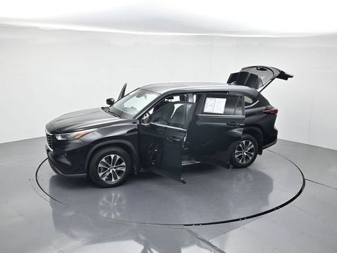 Used 2024 Toyota Highlander XLE AWD/4WD image 53