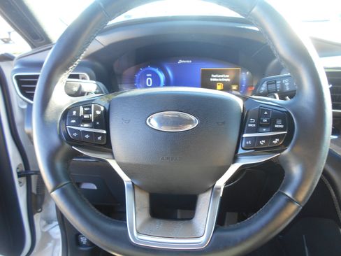 Used 2021 Ford Explorer Platinum w/ Equipment Group 601A image 4