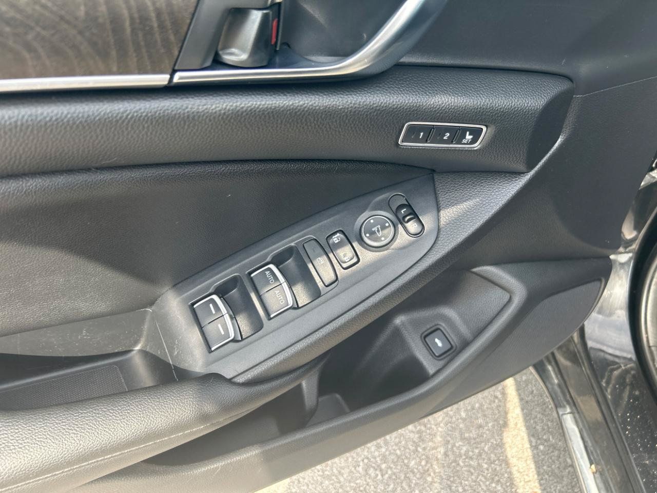 Used 2020 Honda Accord Touring image 12