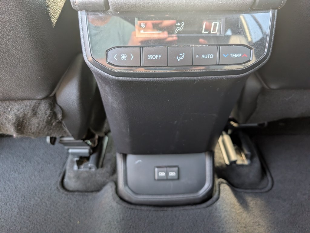 Used 2023 Toyota Highlander XSE FWD image 25