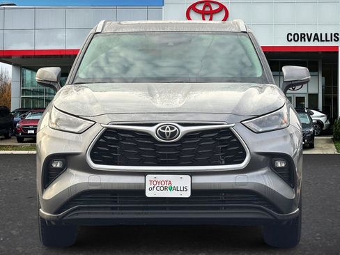 New 2026 Toyota Highlander XLE image 3