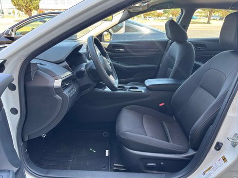 Used 2025 Nissan Altima 2.5 SV FWD image 26