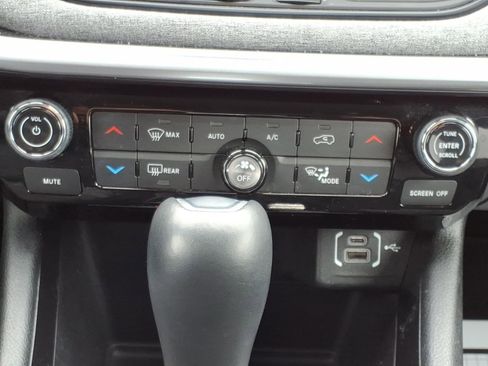 Used 2022 Jeep Compass Latitude w/ Convenience Group image 23