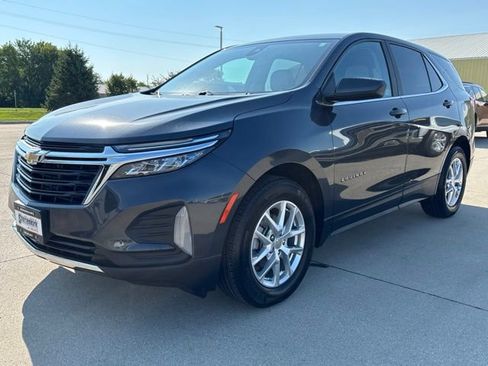 Used 2022 Chevrolet Equinox LT FWD image 2