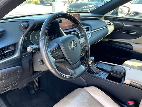 Used 2020 Lexus ES 300h w/ Accessory Package image 18