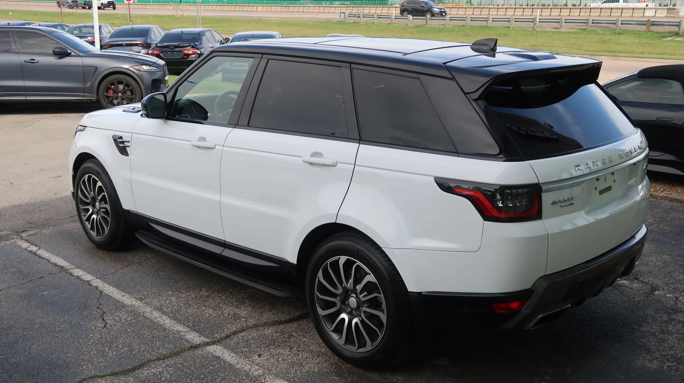 Used 2018 Land Rover Range Rover Sport HSE AWD/4WD image 12
