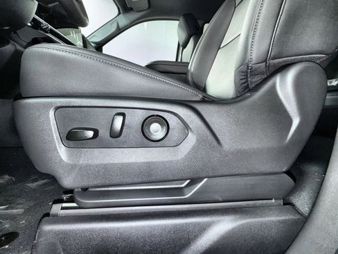 New 2026 GMC Sierra 1500 SLT image 14