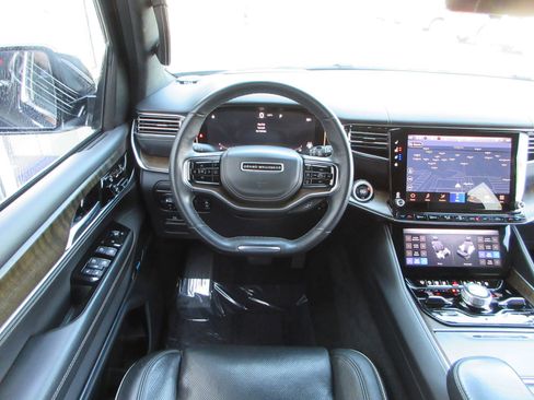 Used 2023 Jeep Grand Wagoneer Series II w/ Premium Group II AWD/4WD image 39
