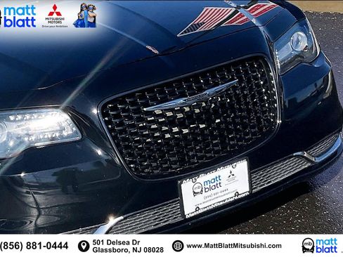 Used 2019 Chrysler 300 Touring w/ Sport Appearance Package image 31