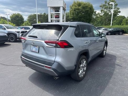 Used 2019 Toyota RAV4 Limited w/ Cold Weather Package FWD image 4