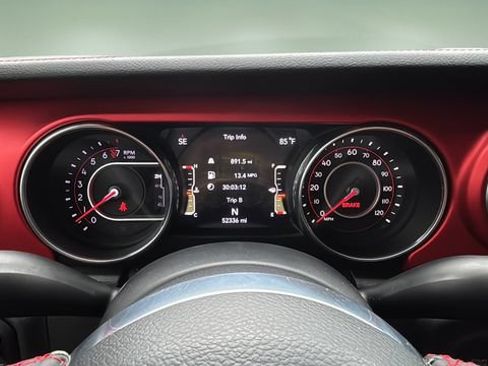 Used 2018 Jeep Wrangler Unlimited Rubicon AWD/4WD image 15