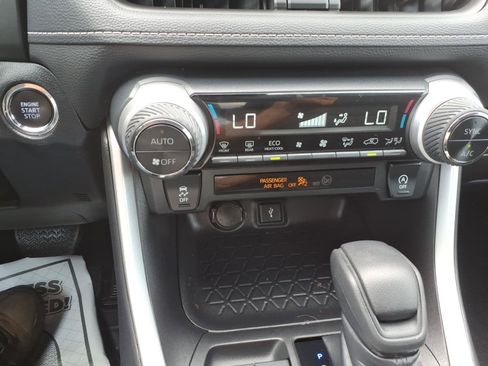 Used 2022 Toyota RAV4 XLE w/ Convenience Package FWD image 18