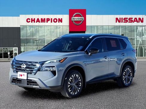 Used 2025 Nissan Rogue SL w/ Tech Package image 3