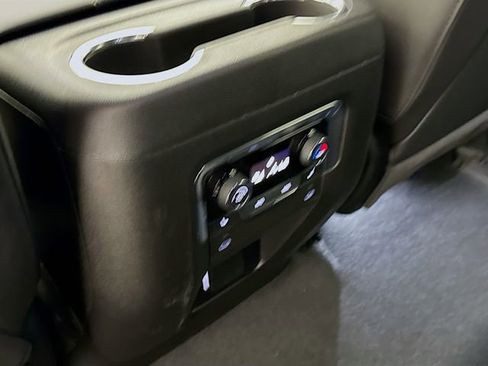 New 2026 Chevrolet Suburban Premier image 28