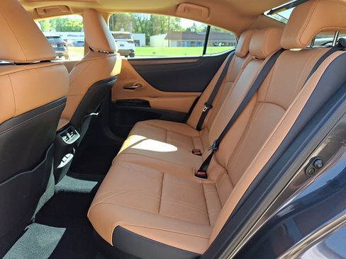 Certified 2025 Lexus ES 300h w/ Technology Package FWD image 10