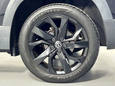 Used 2022 Volkswagen Taos SE w/ Panoramic Sunroof Package FWD image 31