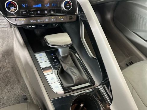 Certified 2023 Hyundai Elantra SEL w/ Convenience Package image 20