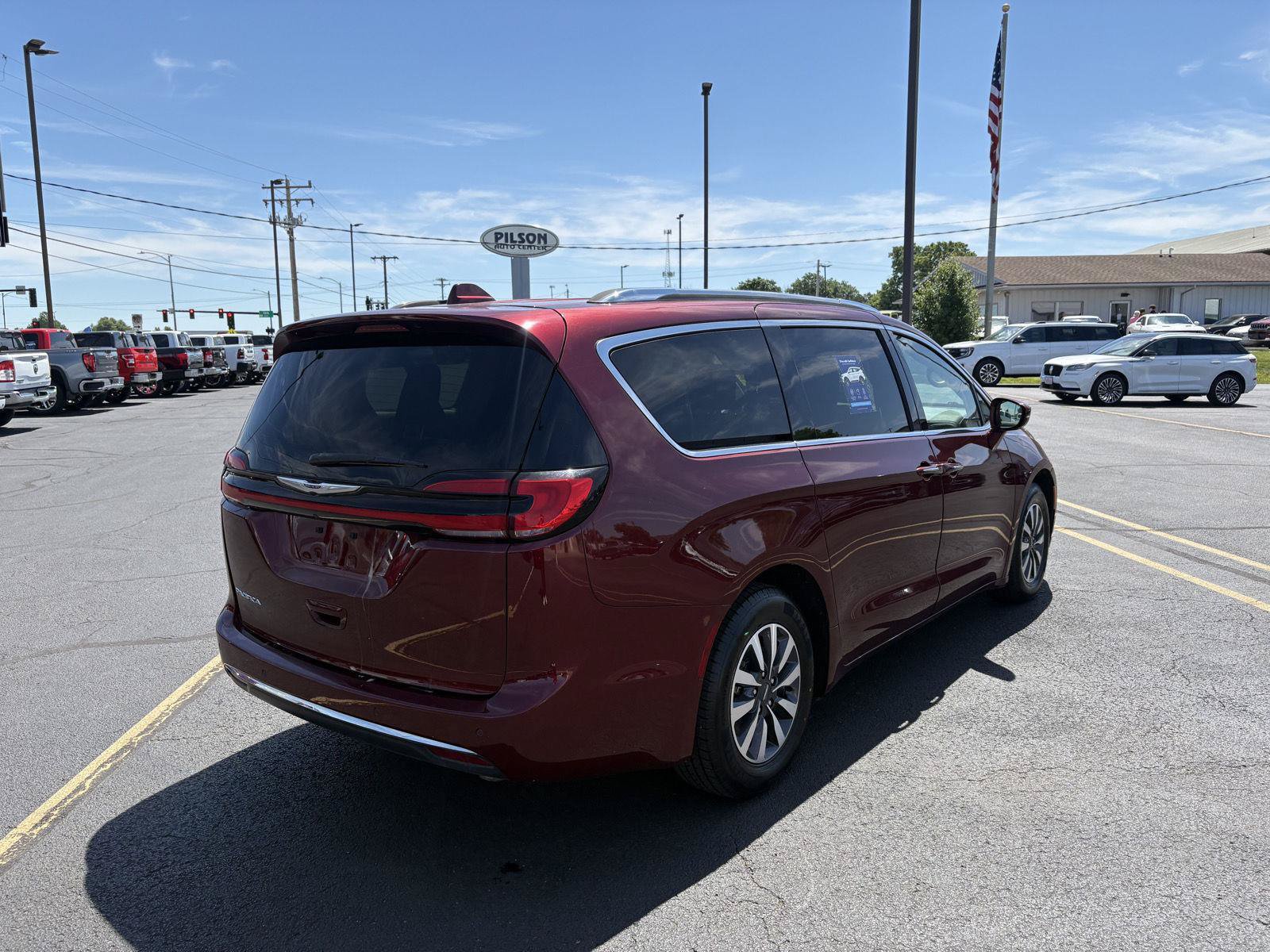 Used 2021 Chrysler Pacifica Touring-L FWD image 24