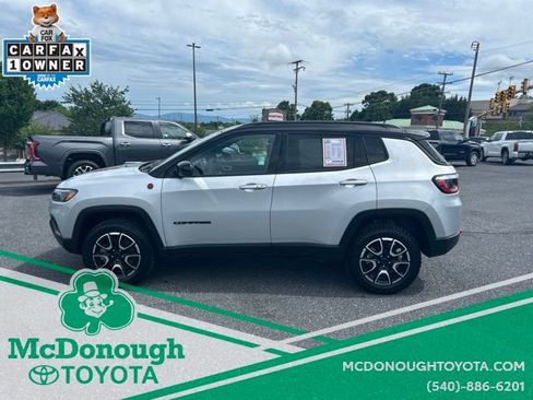 Used 2025 Jeep Compass Trailhawk AWD/4WD image 7