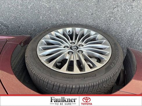 Used 2016 Toyota Avalon FWD image 25