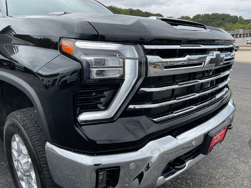 Used 2024 Chevrolet Silverado 2500 LTZ w/ LTZ Convenience Package AWD/4WD image 13
