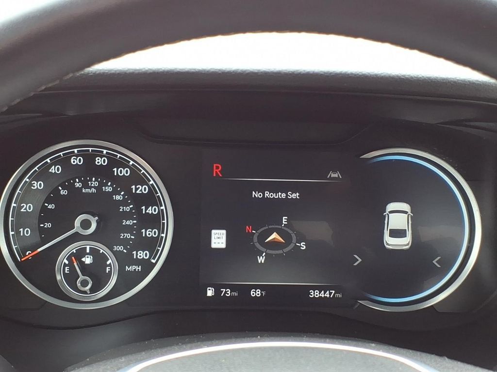 Used 2025 Genesis G70 2.5T AWD/4WD image 25