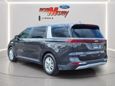 Used 2023 Kia Carnival LX FWD image 7