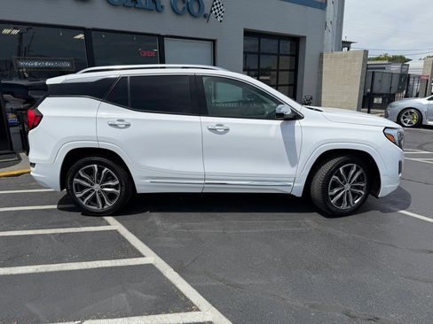 Used 2021 GMC Terrain Denali w/ Denali Premium Package AWD/4WD image 8