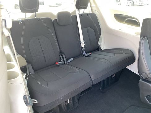 Used 2023 Chrysler Voyager LX FWD image 13