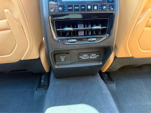 Used 2023 Jeep Grand Cherokee Summit AWD/4WD image 31