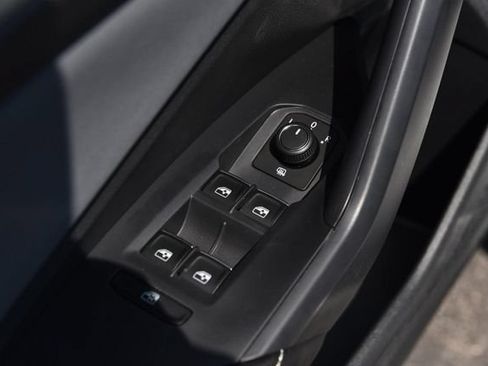 New 2026 Volkswagen Jetta SE FWD image 8