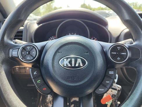 Used 2018 Kia Soul FWD image 24