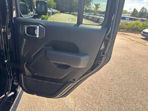 Used 2025 Jeep Wrangler Unlimited Sport AWD/4WD image 16