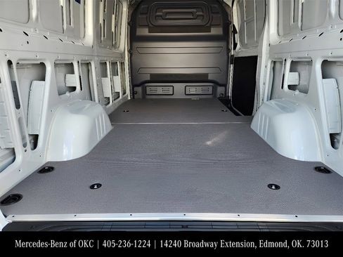 Used 2025 Mercedes-Benz Sprinter 2500 image 25