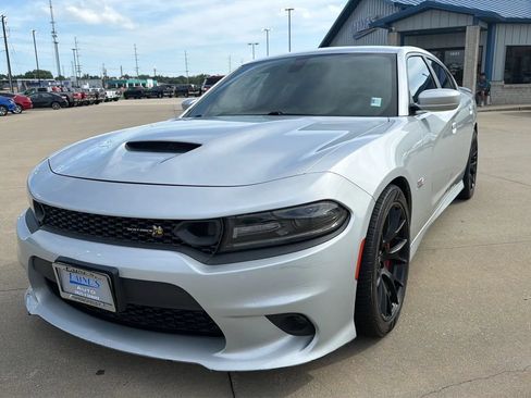 Used 2019 Dodge Charger Scat Pack w/ Dynamics Package RWD image 2